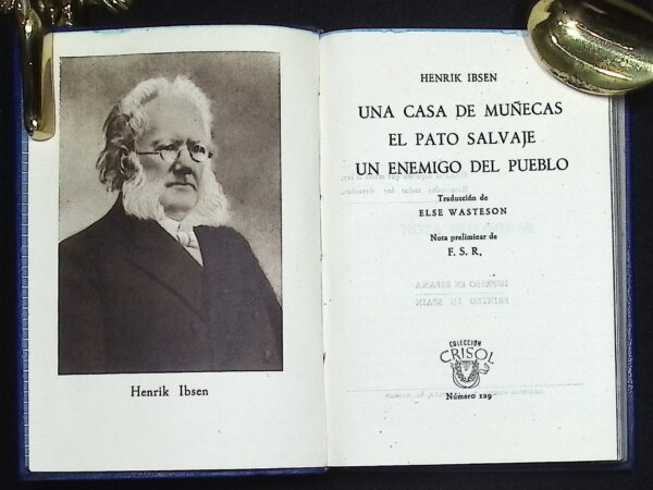 UNA CASA DE MUÑECAS