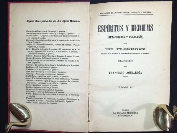 ESPÍRITUS Y MEDIUMS